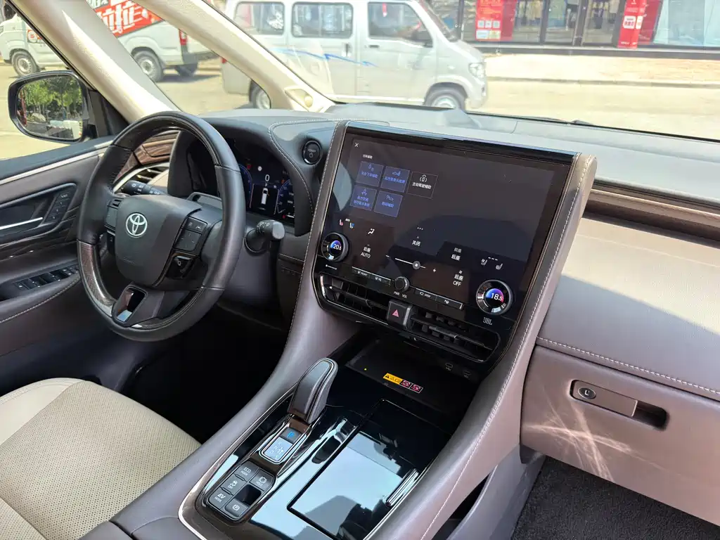 Toyota Alphard 2024 — фото 15