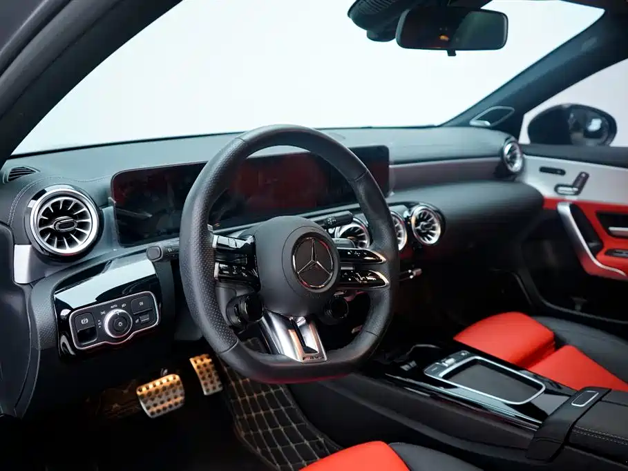Mercedes-Benz A-Class AMG 2025 — фото 16