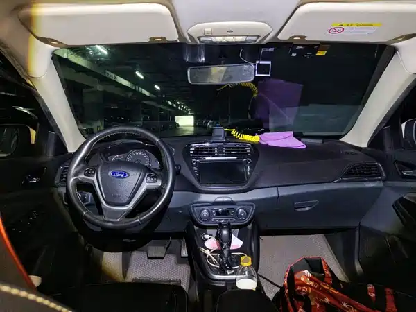 Ford Escort 2015