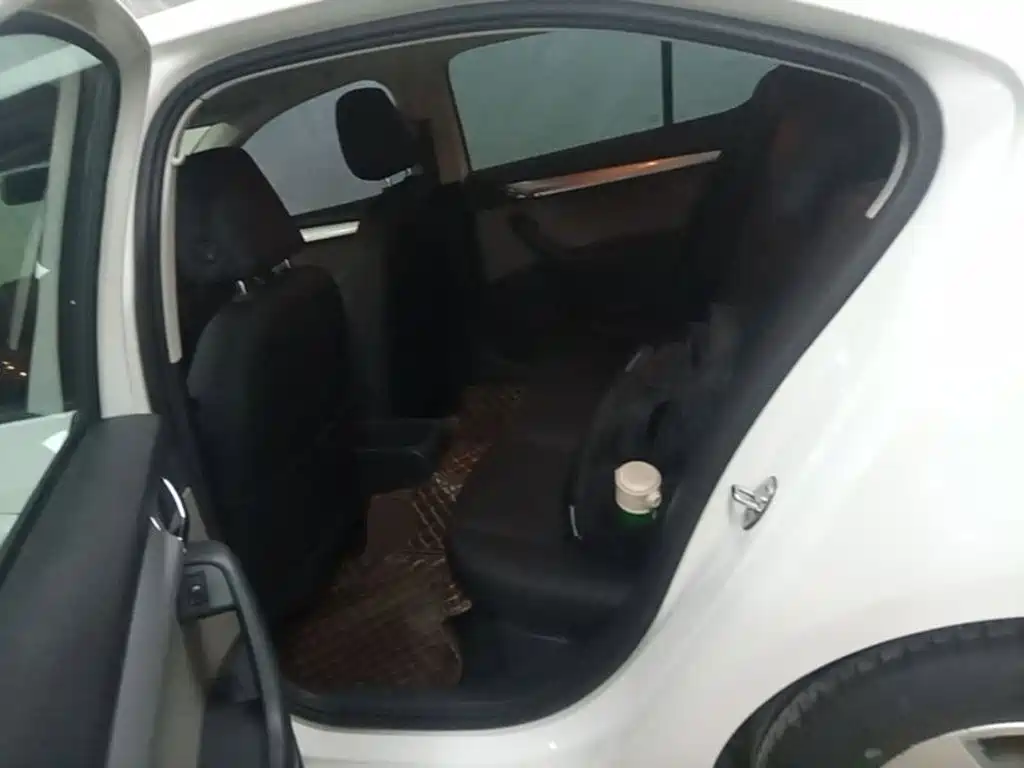 Skoda Octavia 2015 — фото 17