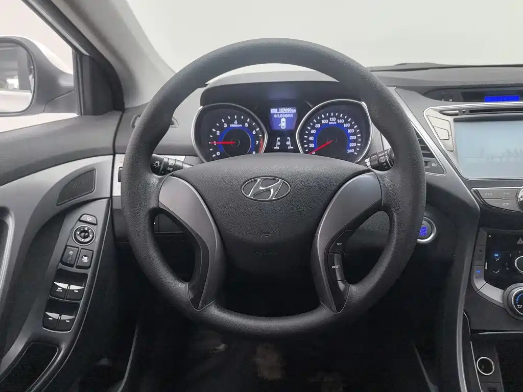 Hyundai Elantra 2014 — фото 11