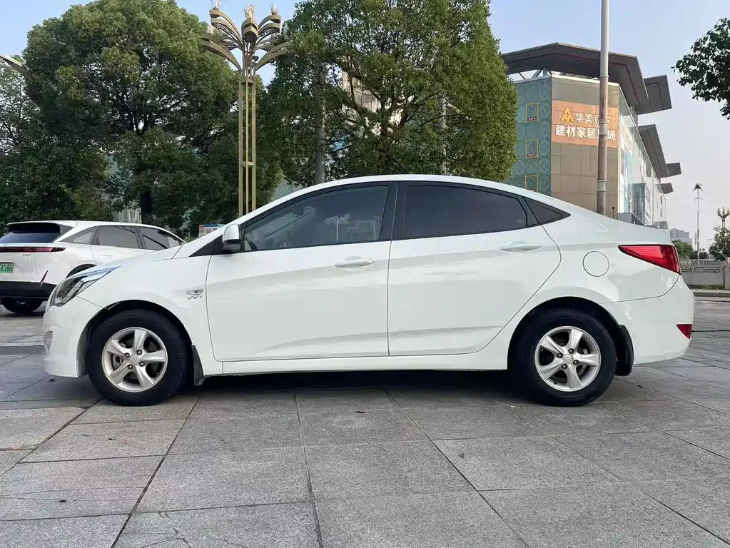 Hyundai Verna 2015 — фото 5