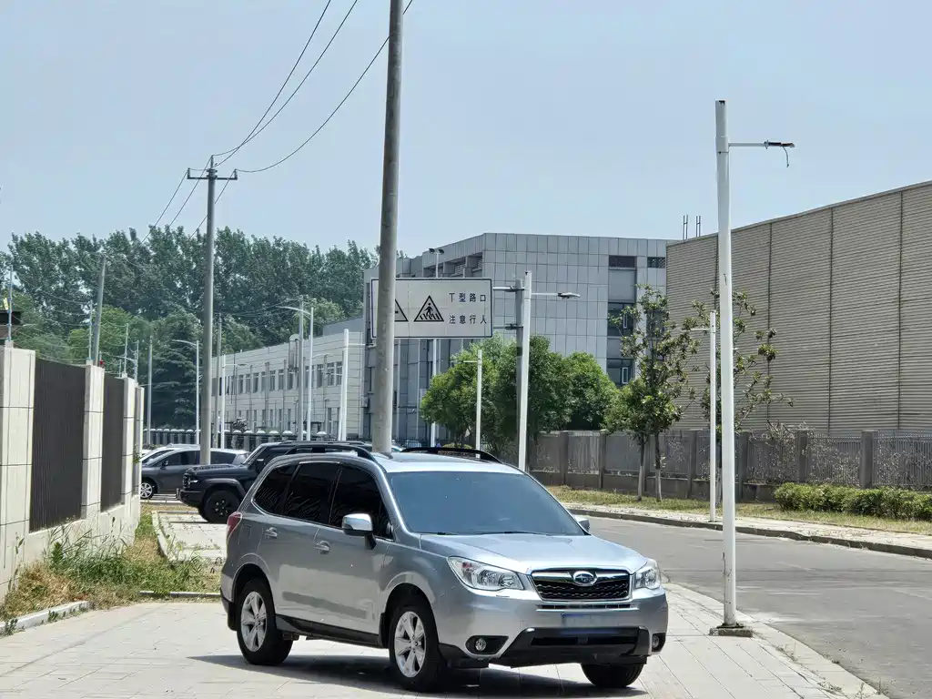 Subaru Forester 2014 — фото 3