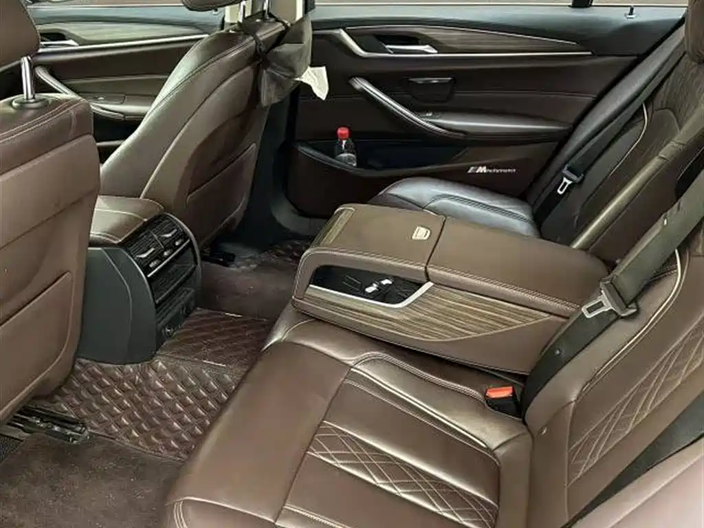 BMW 5 Series 2018 — фото 5