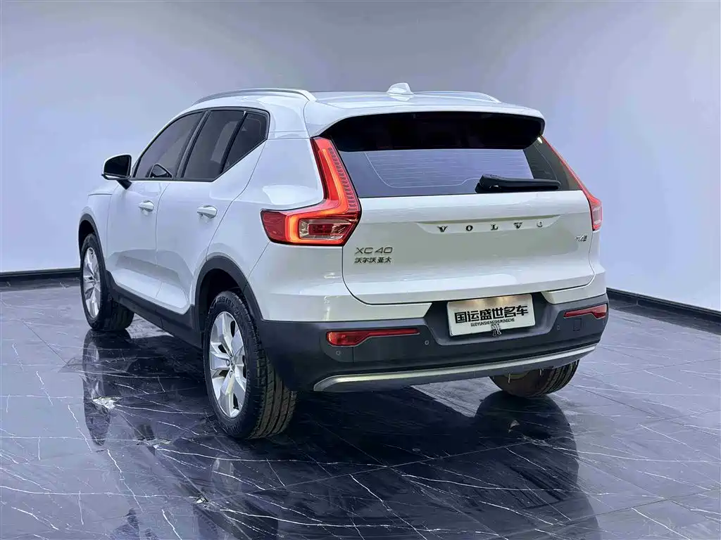 Volvo XC40 2022 — фото 6