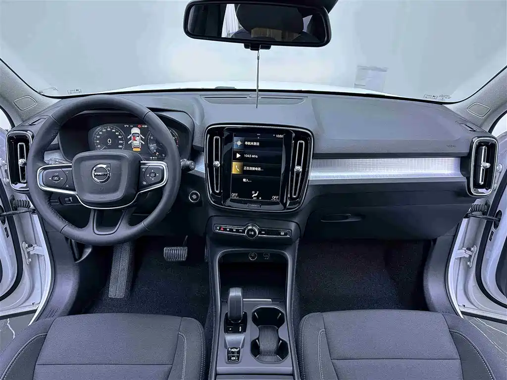Volvo XC40 2022 — фото 12