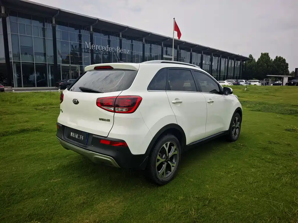 Kia KX3 Proud Running 2015