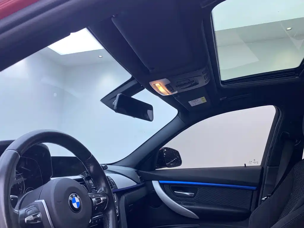 BMW 3 Series 2018 — фото 11
