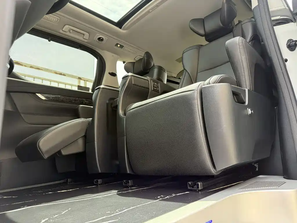 Toyota Vellfire 2020 — фото 17