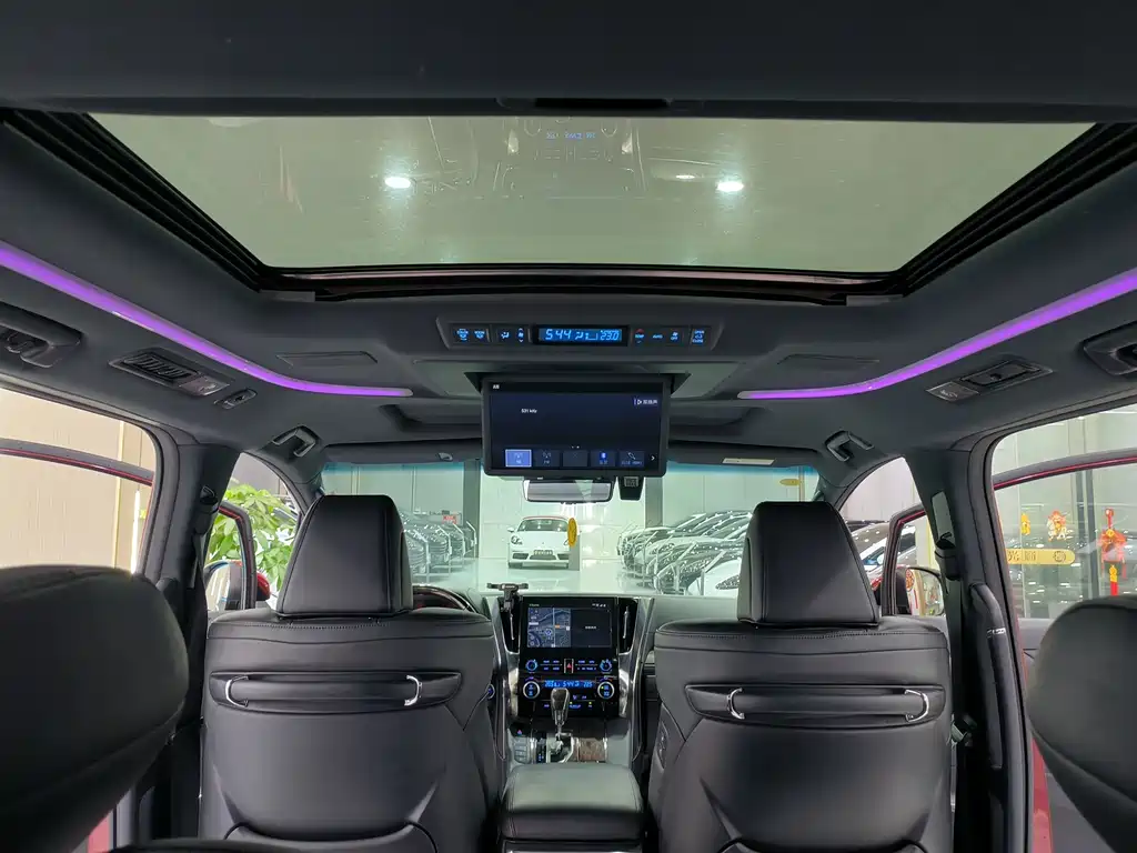 Toyota Alphard 2020 — фото 17
