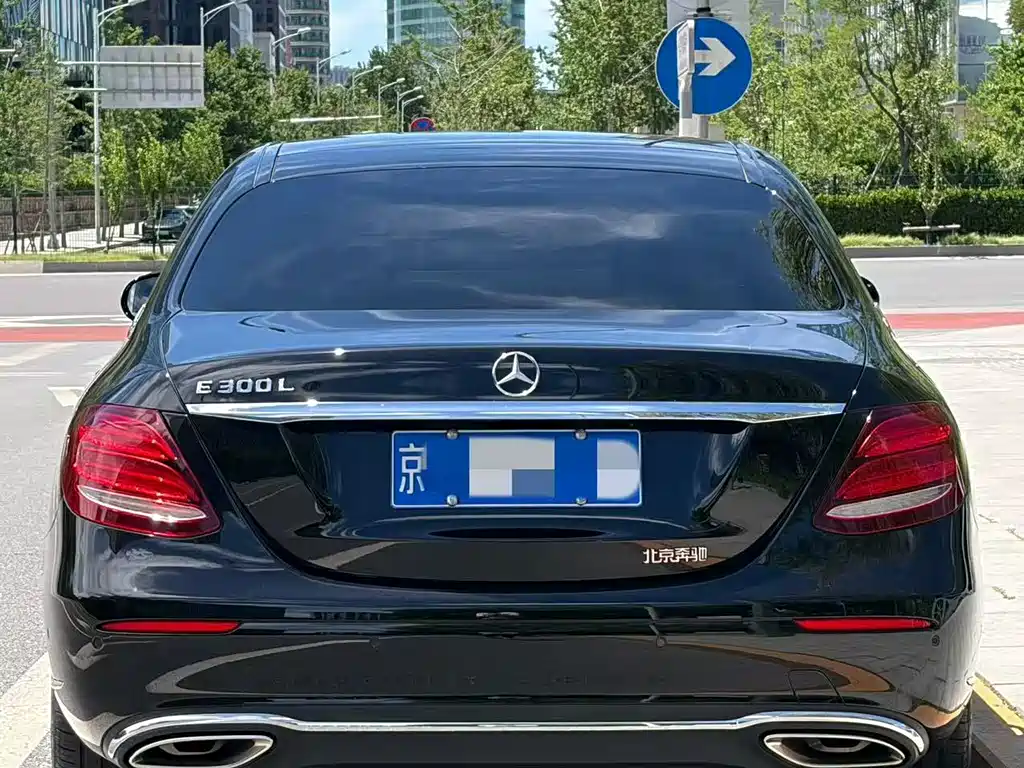 Mercedes-Benz E-Class 2016 — фото 17