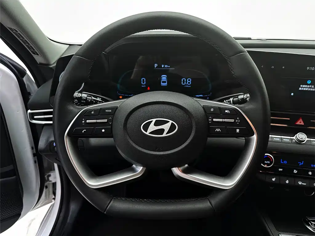 Hyundai Elantra 2023 — фото 12