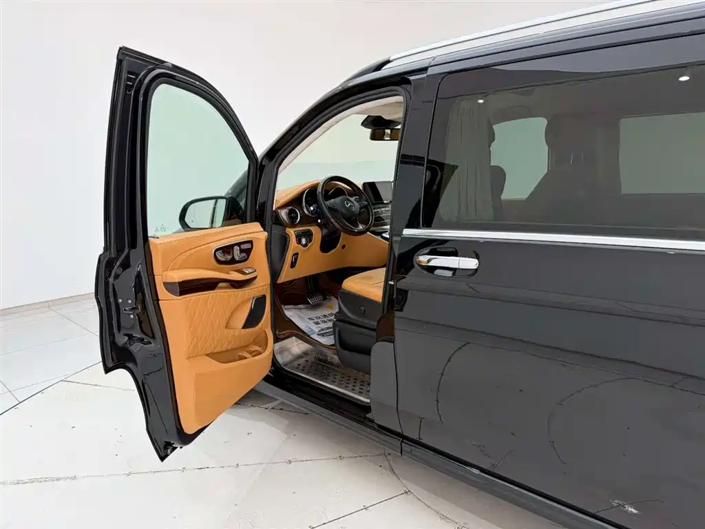 Mercedes-Benz V-Class 2021 — фото 13