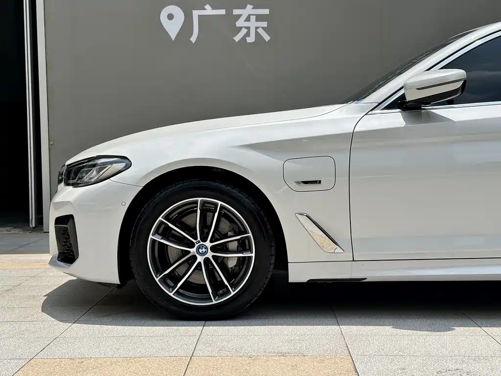 BMW 5 Series New Energy 2022 — фото 15