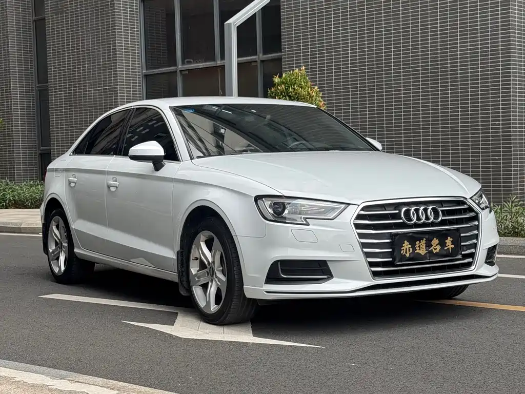 Audi A3 2019 — фото 2