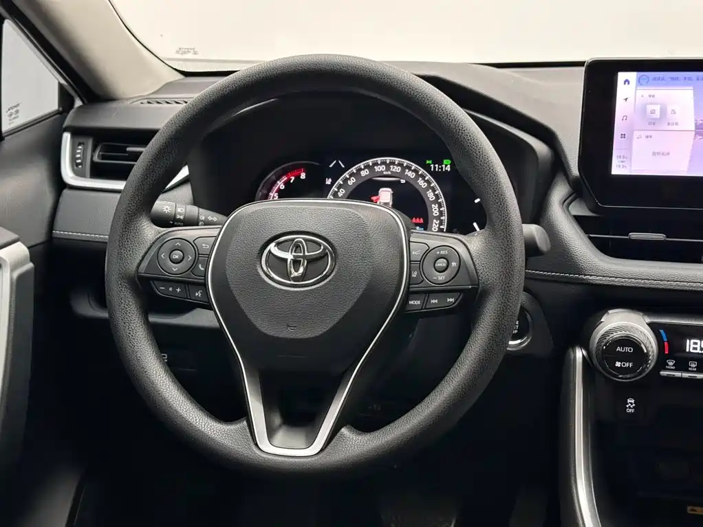 Toyota RAV4 2023 — фото 12