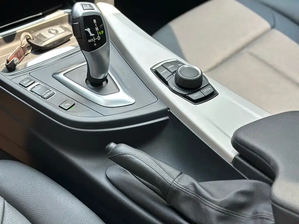 BMW 3 Series 2015 — фото 12