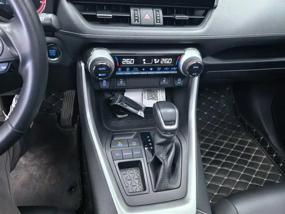 Toyota RAV4 2020 — фото 16
