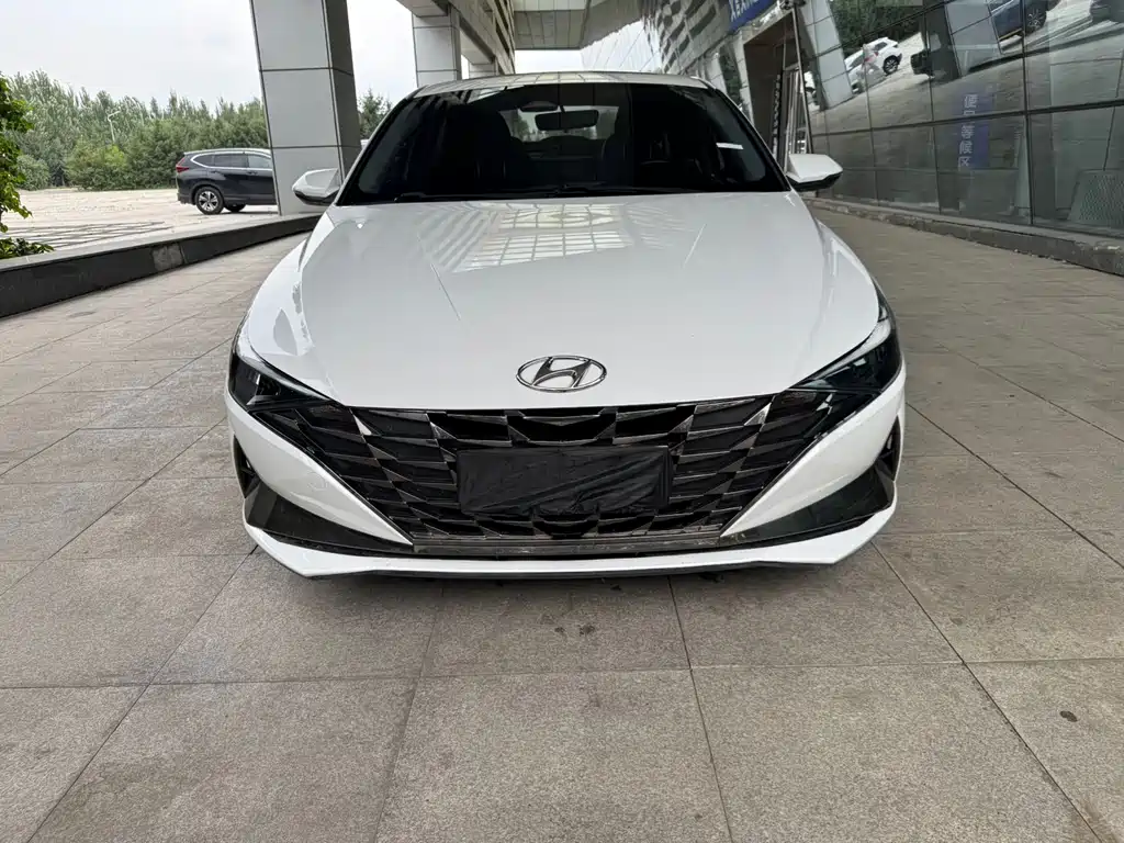 Hyundai Elantra 2022