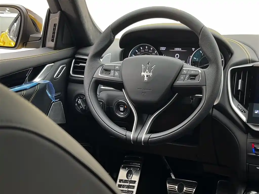 Maserati Ghibli 2024 — фото 40