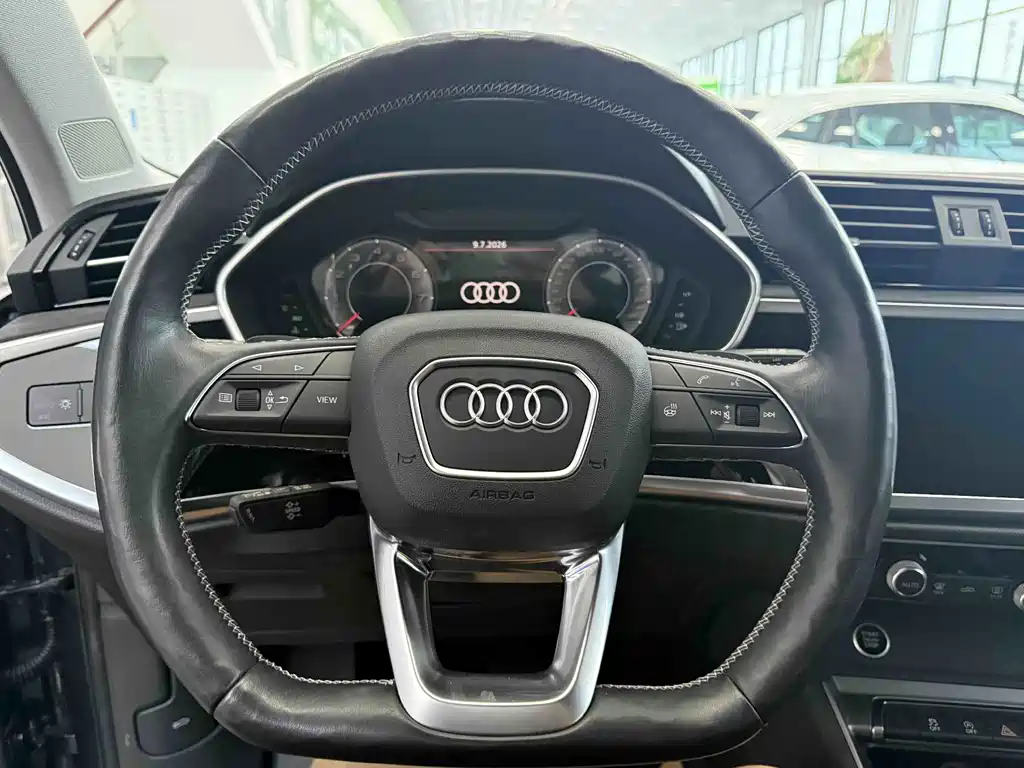 Audi Q3 2023 — фото 11