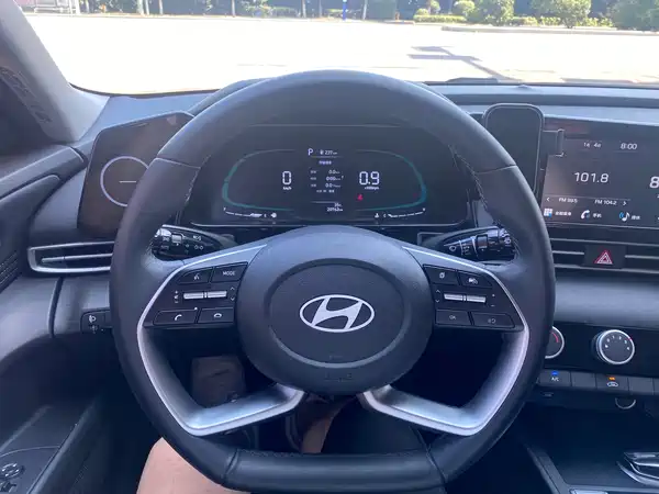 Hyundai Elantra 2023