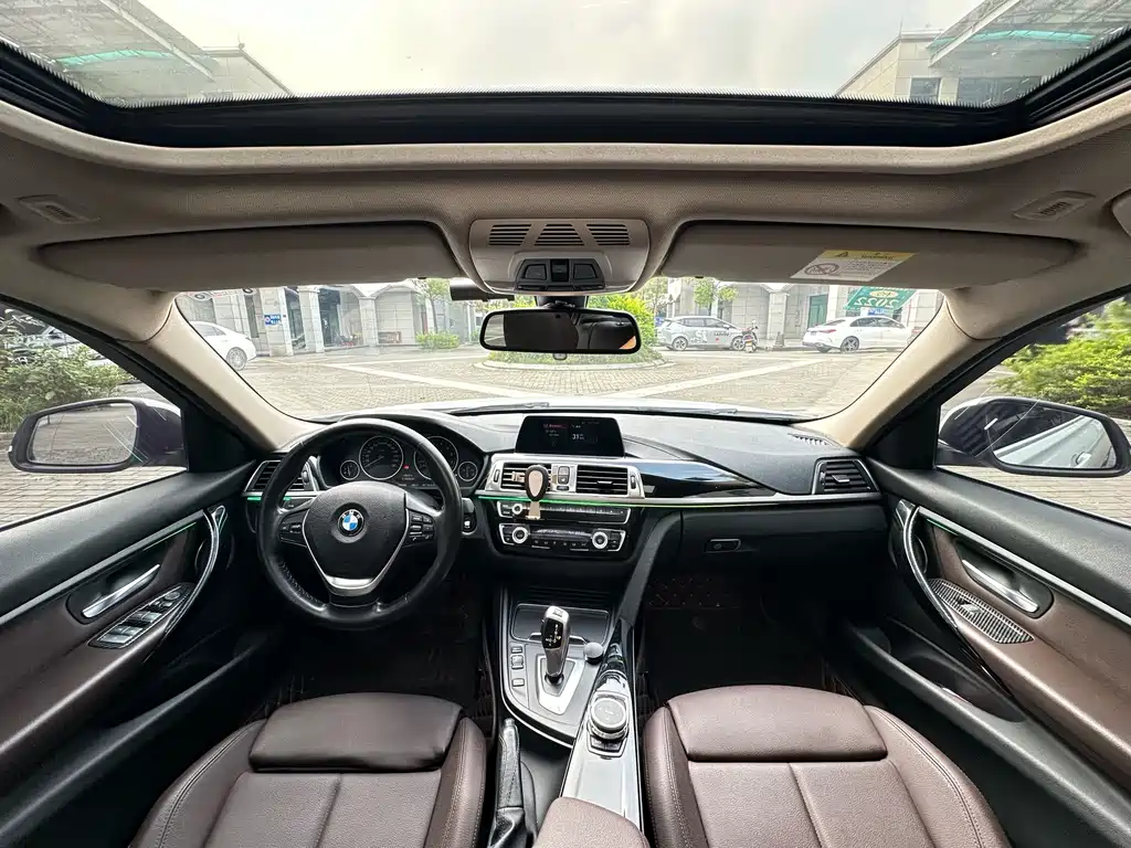 BMW 3 Series 2018 — фото 6