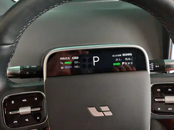 Li Auto L6 2025