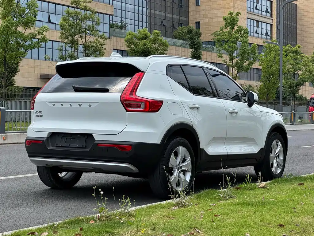 Volvo XC40 2020 — фото 18