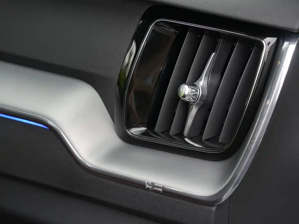 Volvo XC60 2020 — фото 20