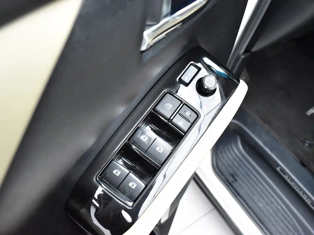 Toyota Alphard 2017 — фото 14