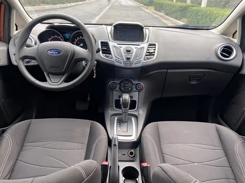 Ford Fiesta 2013 — фото 10