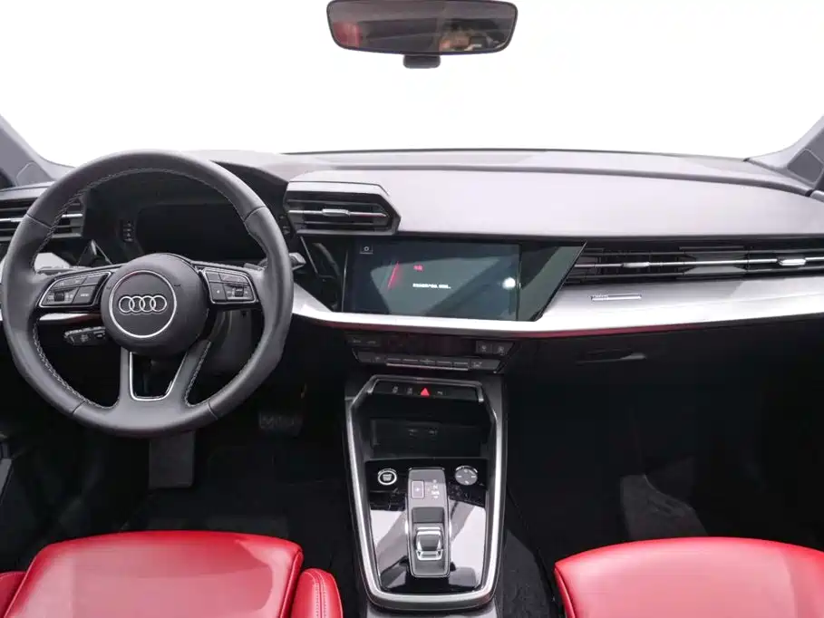 Audi A3 2023 — фото 17