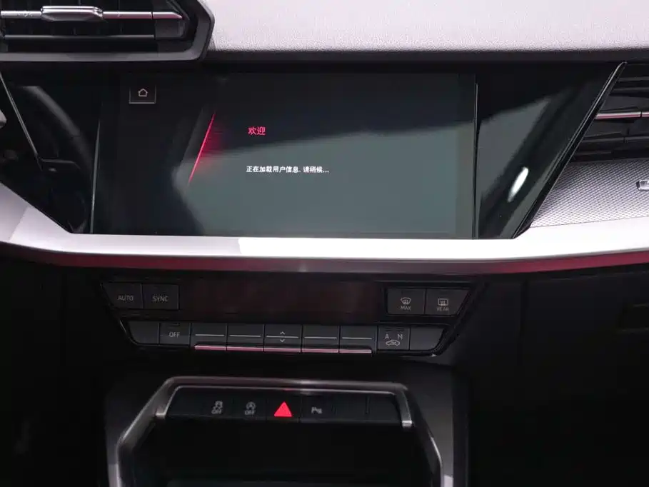 Audi A3 2023 — фото 18