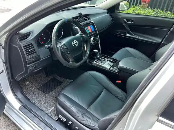 Toyota Reiz 2011