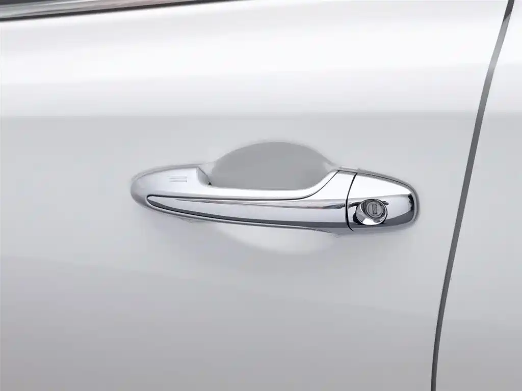 Toyota RAV4 2018 — фото 18