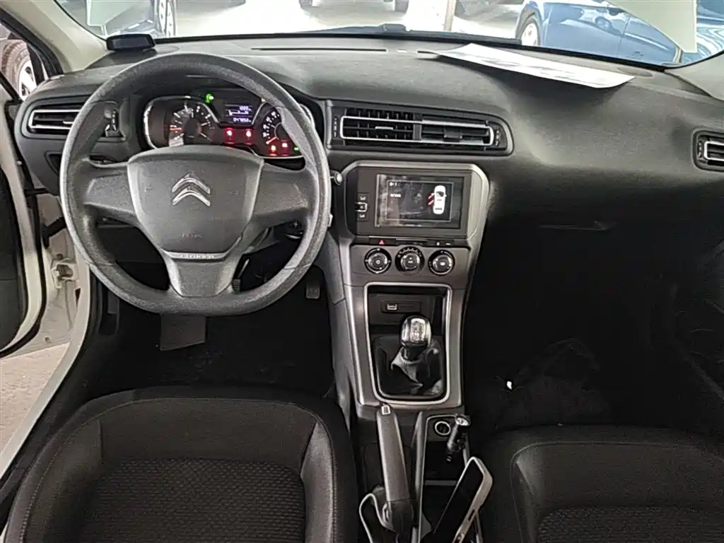 Citroen C4 2018 — фото 10