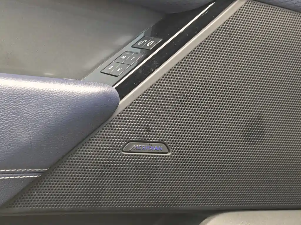 Land Rover Velar 2018 — фото 11
