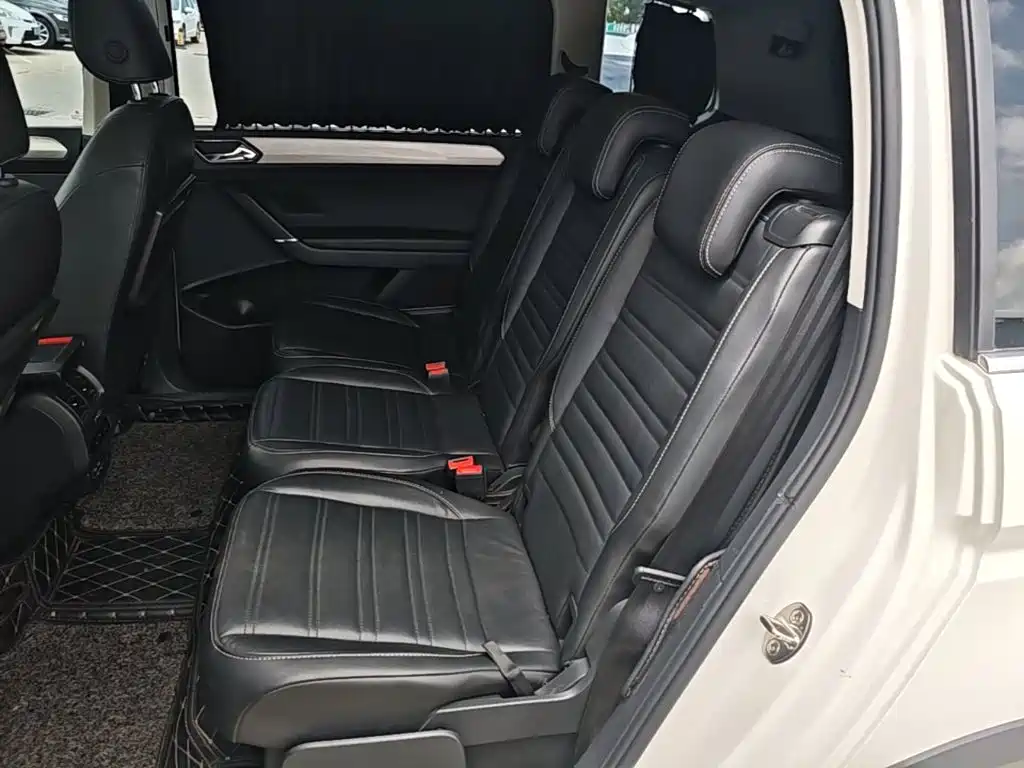 Volkswagen Touran 2019 — фото 17