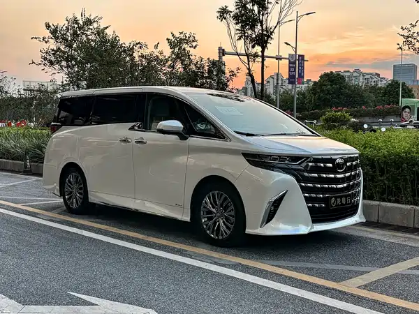 Toyota Alphard 2025