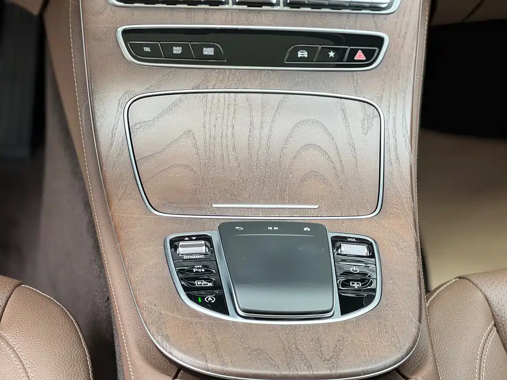 Mercedes-Benz E-Class 2021 — фото 13