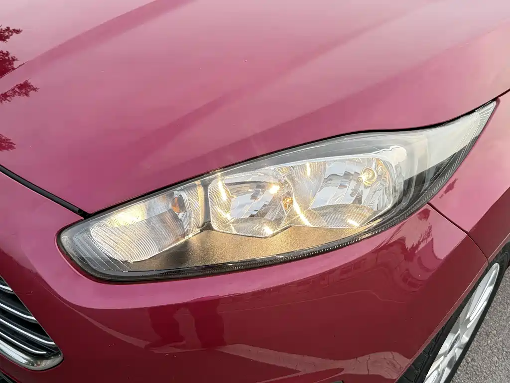 Ford Fiesta 2014 — фото 17