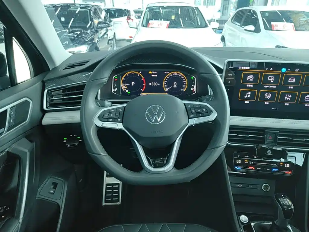 Volkswagen Tiguan L 2024 — фото 11