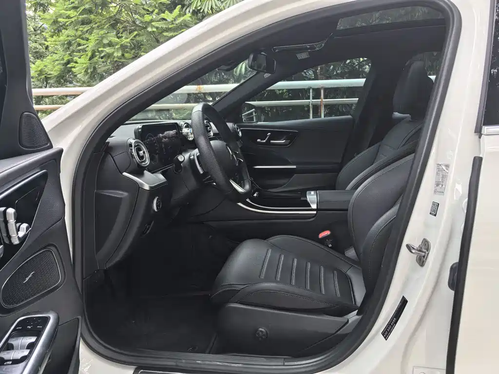 Mercedes-Benz C-Class 2024