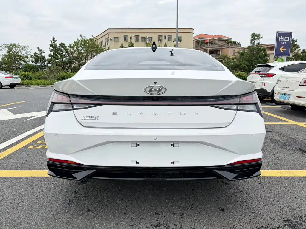 Hyundai Elantra 2022