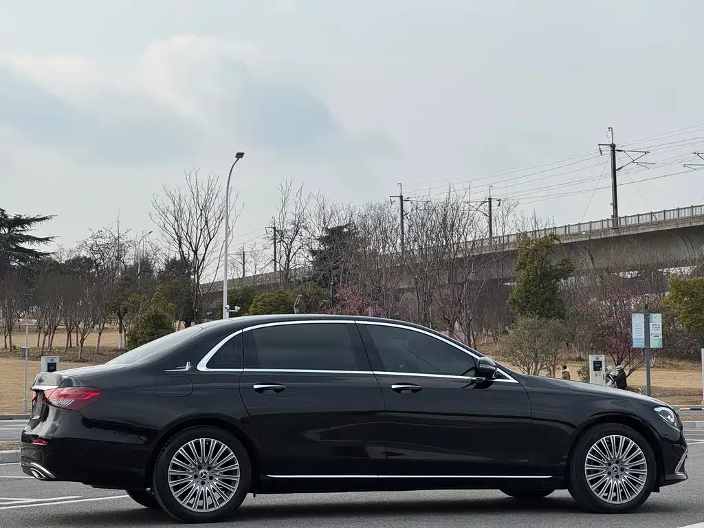 Mercedes-Benz E-Class 2022 — фото 17