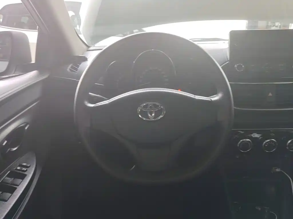 Toyota Yaris L 2020 — фото 11