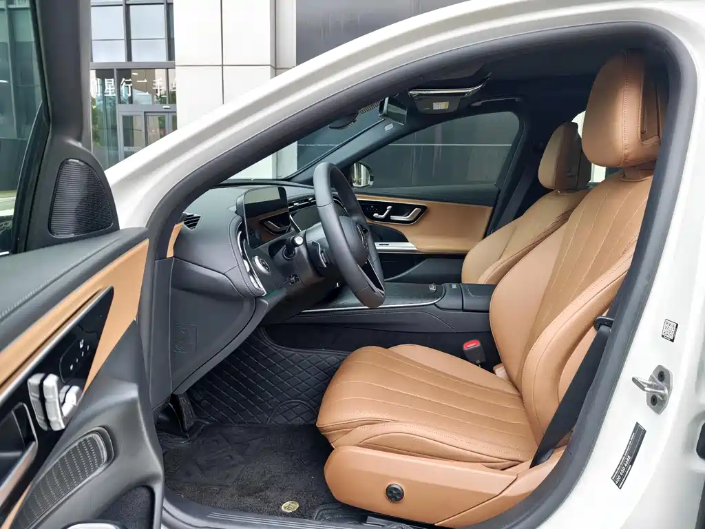Mercedes-Benz E-Class 2025 — фото 15
