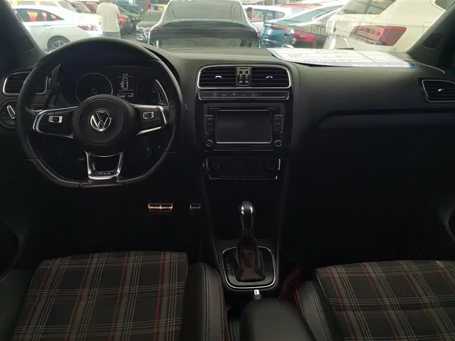 Volkswagen Polo 2016 — фото 12