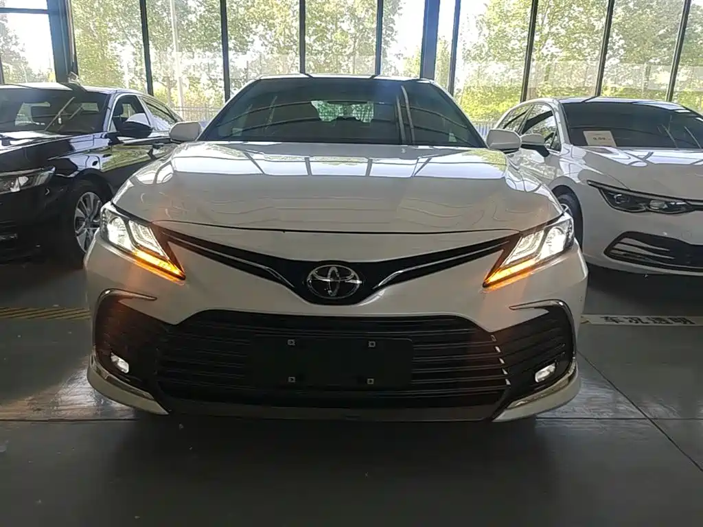 Toyota Camry 2022 — фото 3